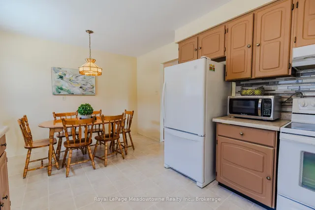 Additional image 16 of 840 Cedarbrae Ave