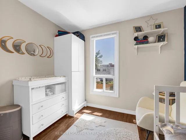 Additional image 19 of 114 BURTON St