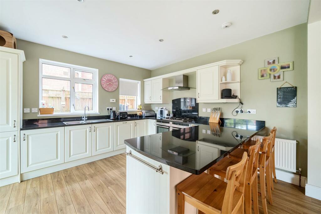 Additional image 15 of Grove Avenue, Yeovil