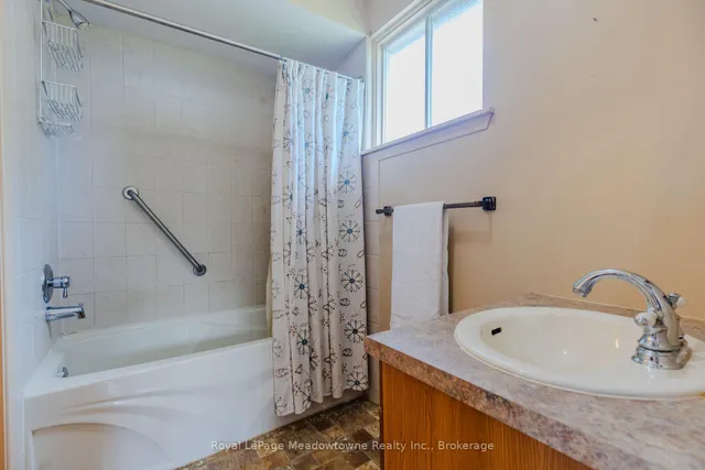 Additional image 29 of 840 Cedarbrae Ave