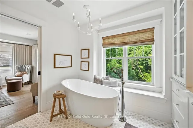 Additional image 22 of 112 Chedoke Ave