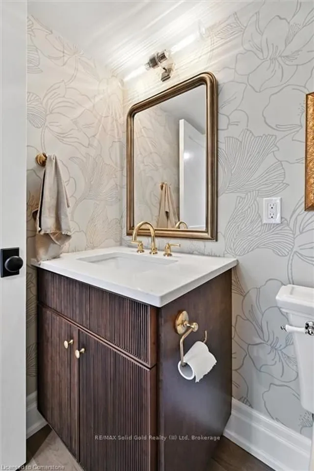 Additional image 17 of 112 Chedoke Ave