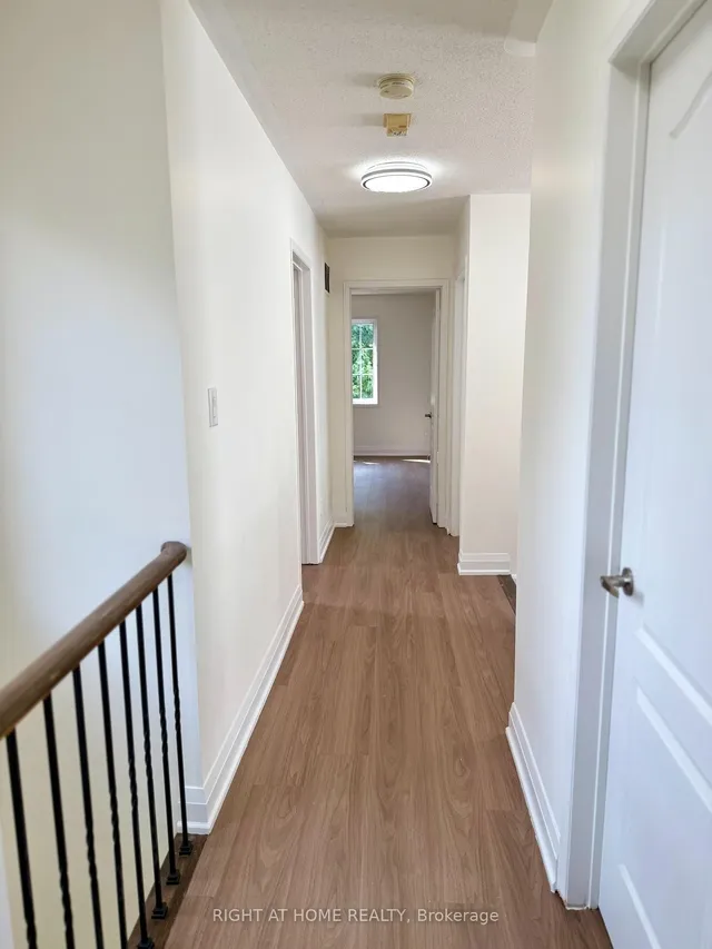 Additional image 28 of 32 Hocken Crt