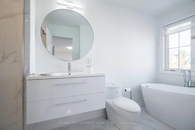 Additional image 31 of 80 Montreal Circ