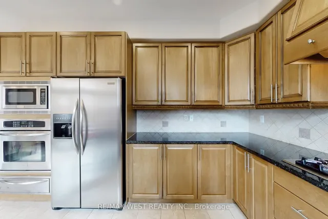 Additional image 18 of 6 Igloo Tr