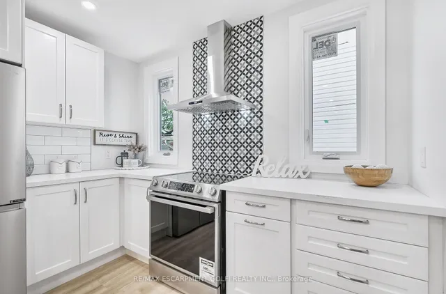 Additional image 11 of 10 Comet Ave