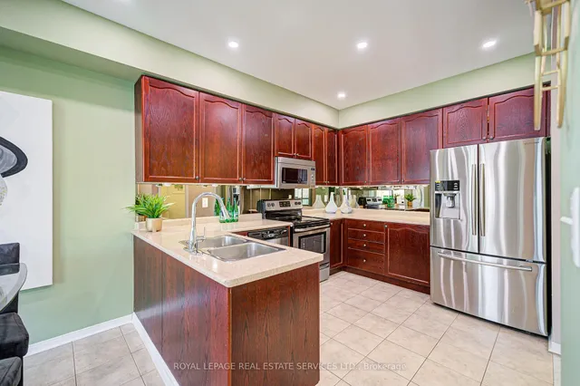 Additional image 8 of 21 Duxford St