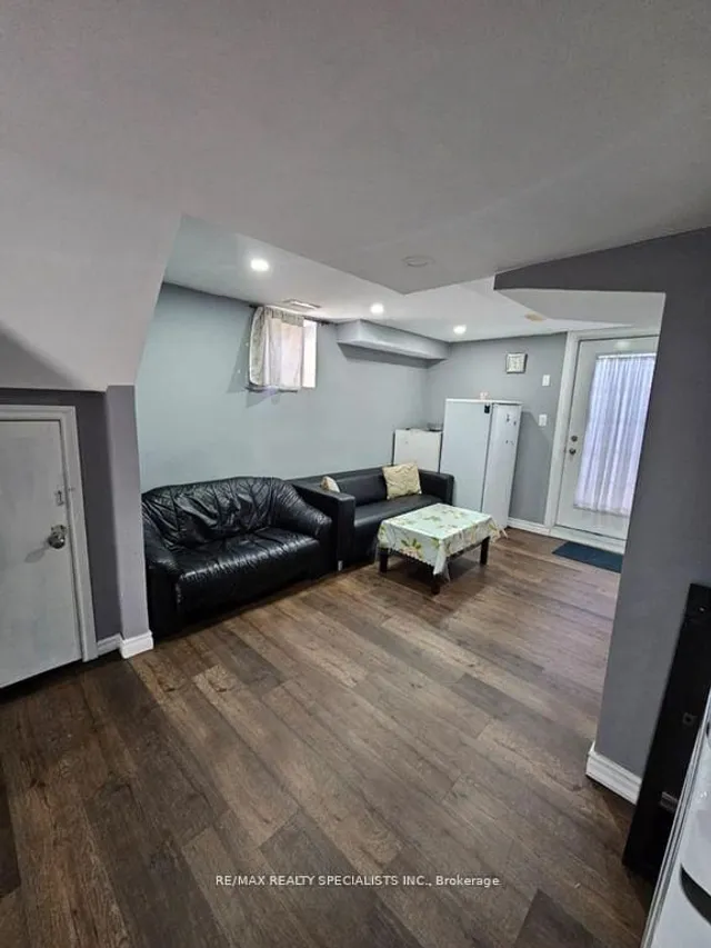 Additional image 31 of 64 Botavia Downs Dr