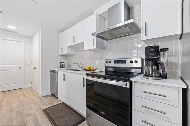 Additional image 7 of 1 Redfern Ave Unit 228