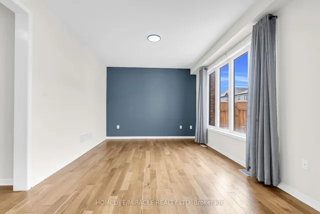 Additional image 11 of 23 Royal Coachman Way