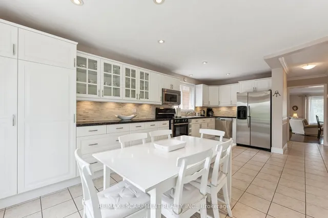 Additional image 14 of 1650 Allan Cres