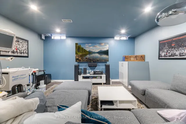 Additional image 38 of 1046 Costigan Rd