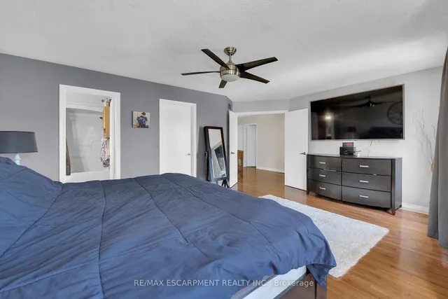 Additional image 28 of 28 DOLMAN St