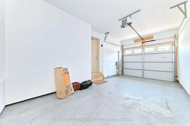 Additional image 28 of 94 Charleswood Cres