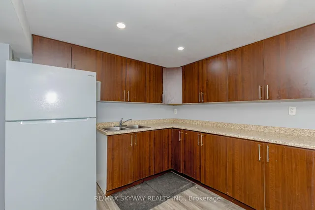 Additional image 36 of 3285 Lansdown Dr