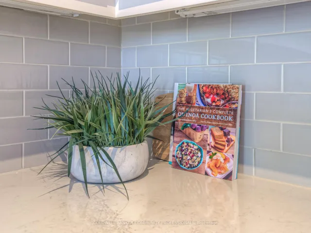 Additional image 11 of 215 Dundas St Unit 38