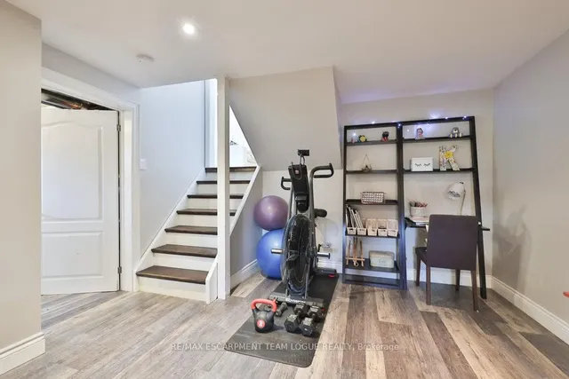 Additional image 31 of 3530 Walmer Rd