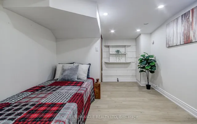 Additional image 35 of 43 Lexington Ave Unit 41