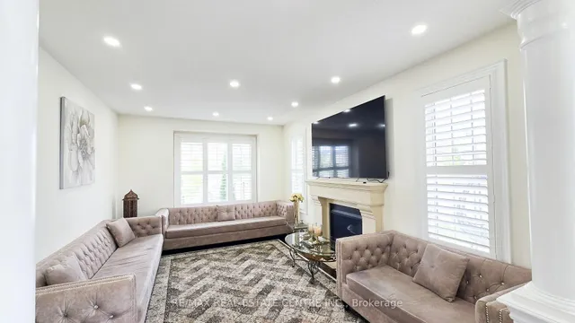 Additional image 8 of 2 Buchanan Cres