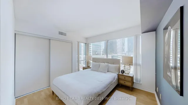 Additional image 6 of 10 Yonge St Unit 907