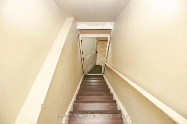 Additional image 38 of 20 Oblate Cres