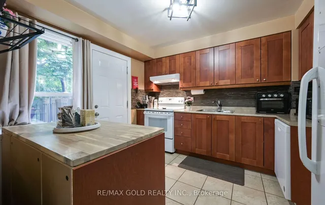 Additional image 10 of 72 COURTLEIGH Sq