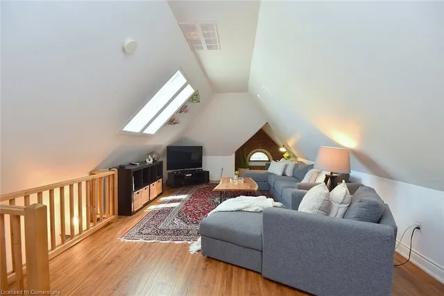 Additional image 38 of 293 Charlton Ave