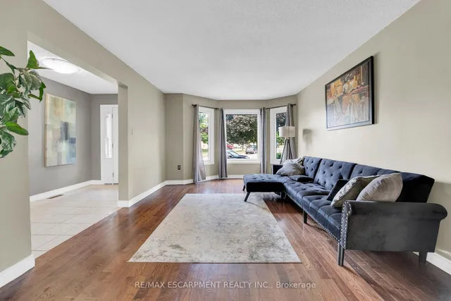 Additional image 21 of 28 DOLMAN St