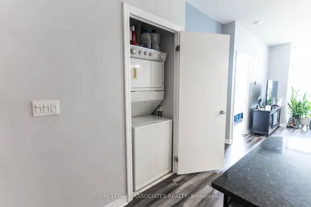 Additional image 14 of 16 Yonge St Unit 2407