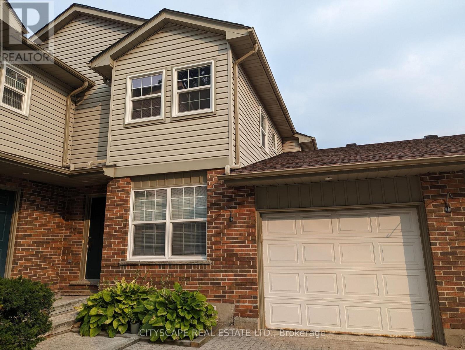 17 - 250 KEATS WAY|Waterloo, Ontario N2L6J5