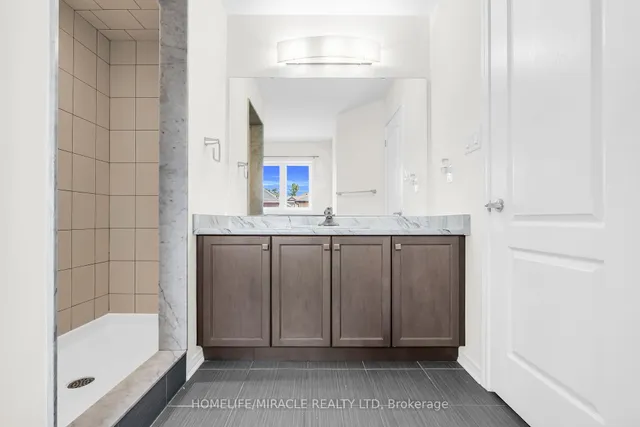 Additional image 30 of 23 Royal Coachman Way