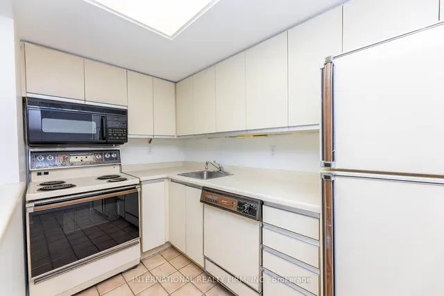 Additional image 14 of 705 King St Unit 215