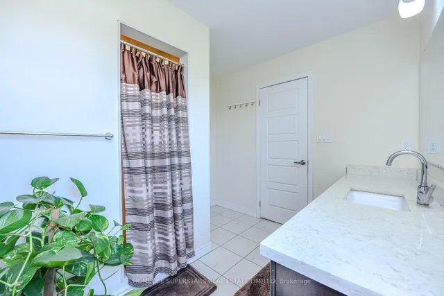 Additional image 27 of 1395 Chretien St