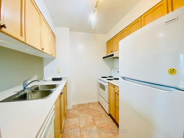 Additional image 6 of 889 Bay St Unit 1503