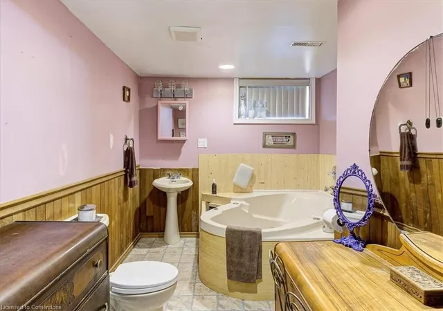 Additional image 36 of 8 Frances Ave