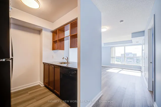 Additional image 11 of 181 Village Green Sq Unit 1815