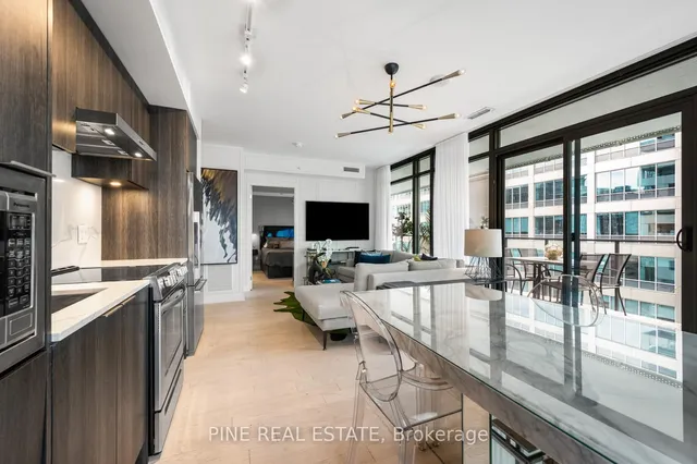 Additional image 15 of 25 Richmond St Unit 1305