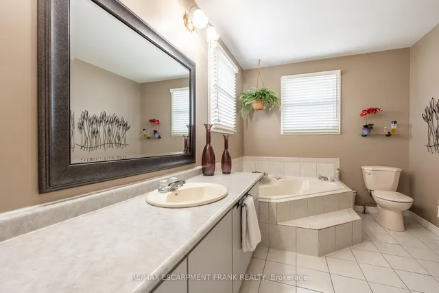 Additional image 34 of 168 SIRENTE Dr