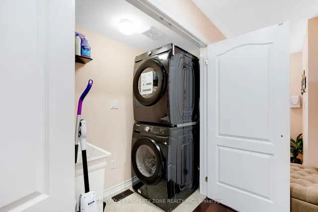 Additional image 20 of 33 Kayak Hts