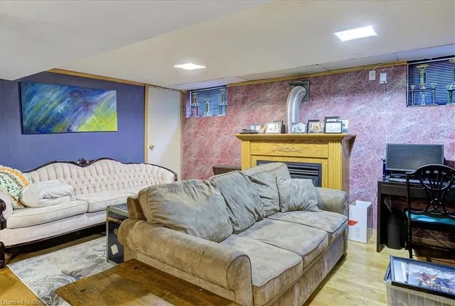 Additional image 29 of 8 Frances Ave