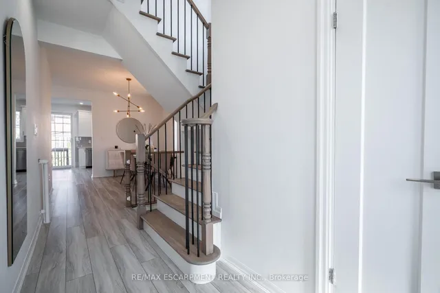 Additional image 4 of 80 Montreal Circ