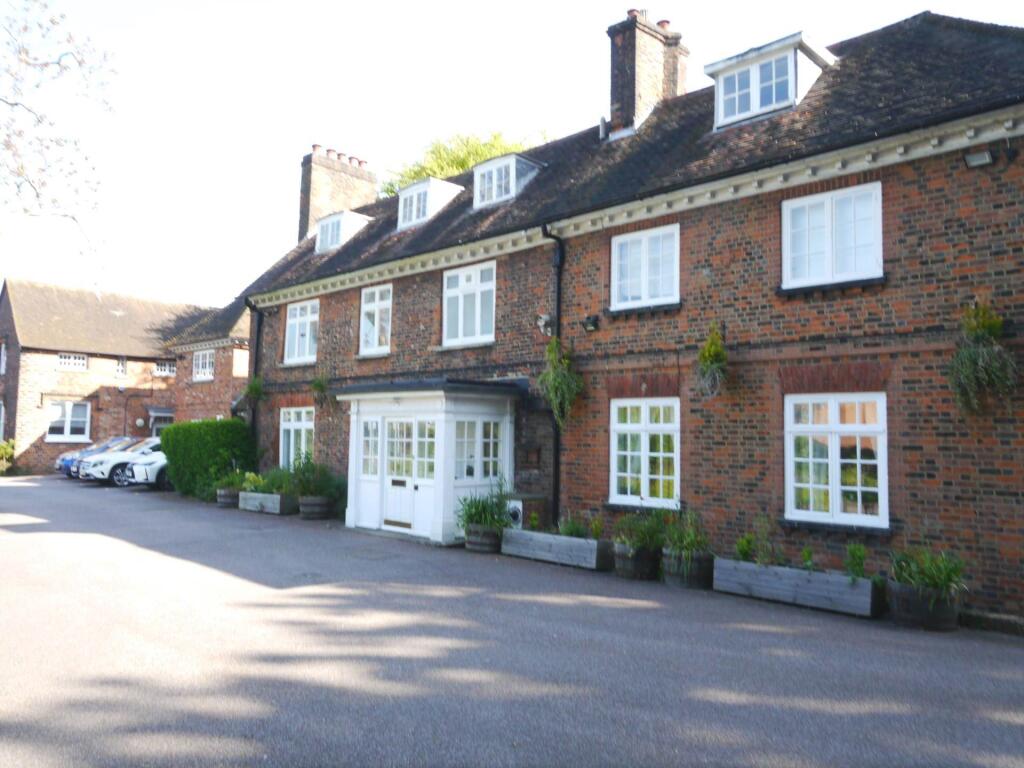 Great North Road, Hatfield