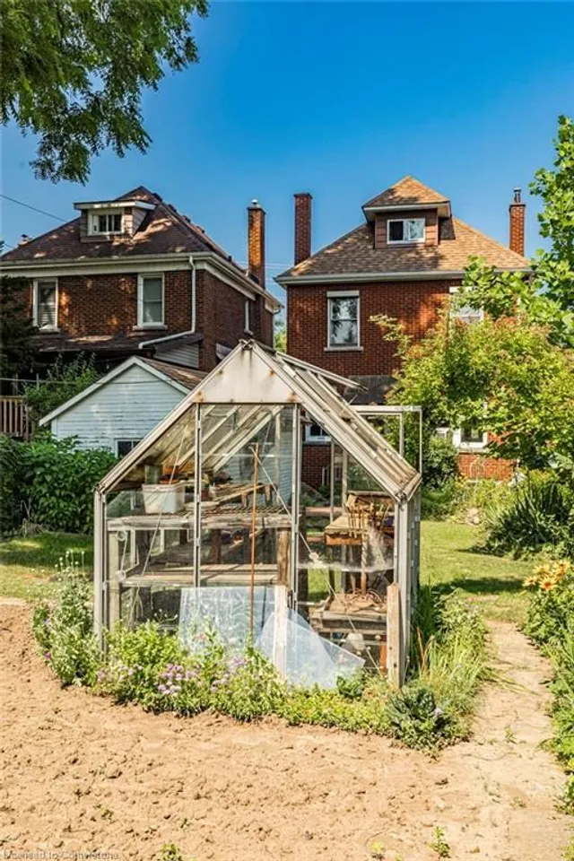 Additional image 44 of 497 Dundurn St