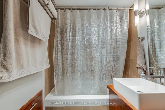 Additional image 23 of 53 Lansdowne Ave