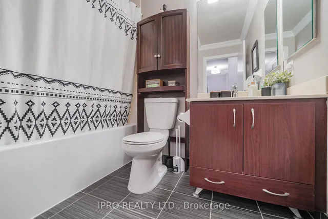 Additional image 30 of 135 Village Green Sq Unit PH21