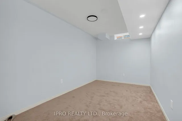 Additional image 31 of 564 Bessborough Dr