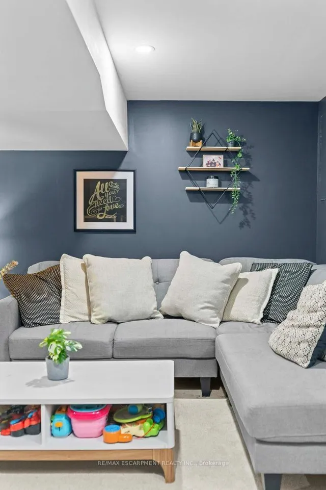 Additional image 38 of 103 Cameron Ave