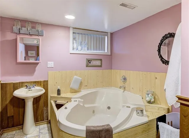 Additional image 37 of 8 Frances Ave