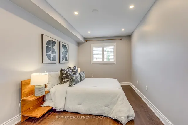 Additional image 30 of 249 Roxton Rd