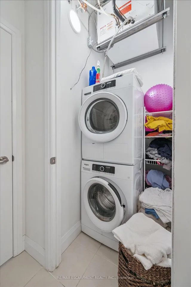 Additional image 21 of 1 Redfern Ave Unit 102